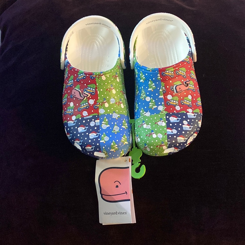 Vineyard Vines Christmas Crocs J1